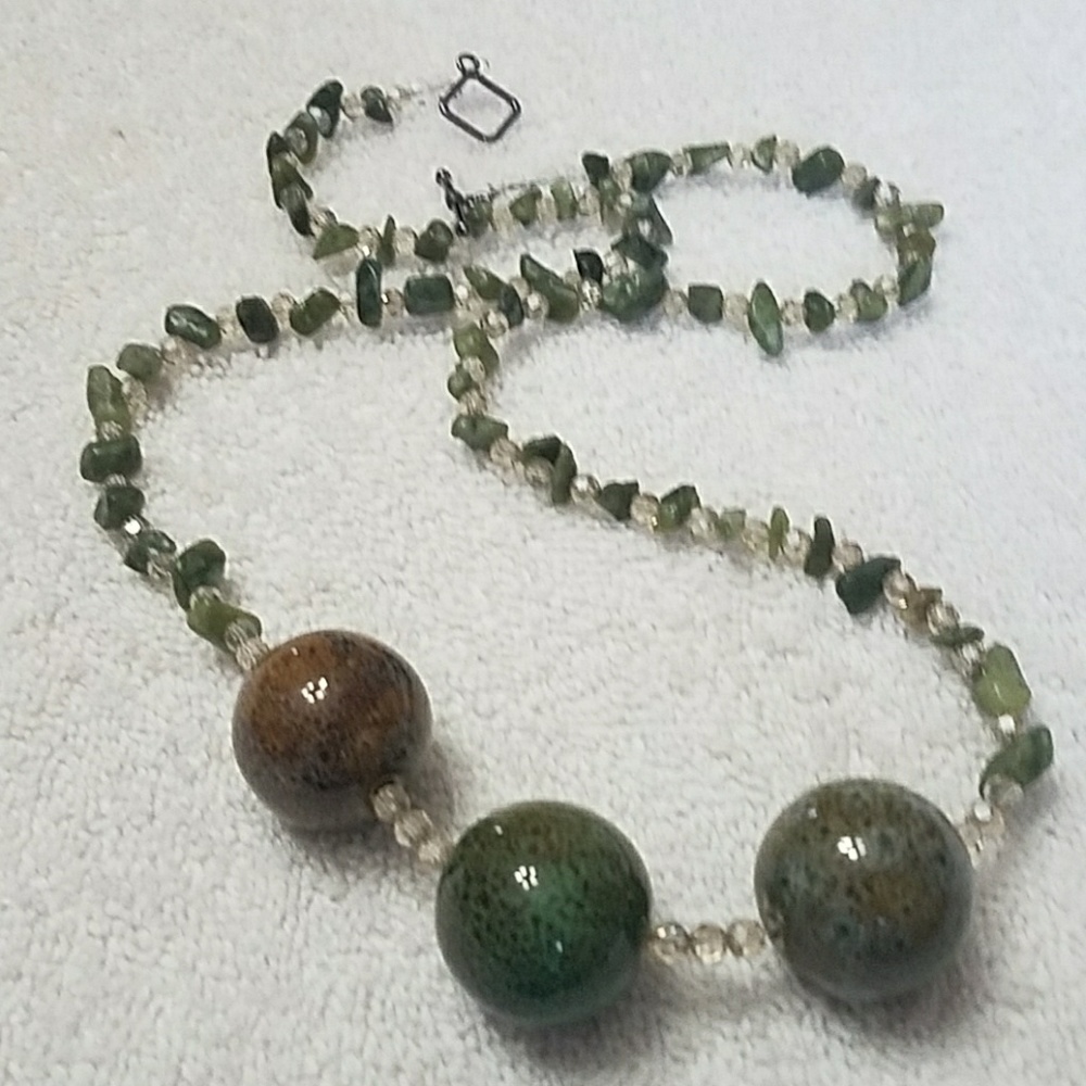 ❤ 2/$25 Fun, chunky necklace